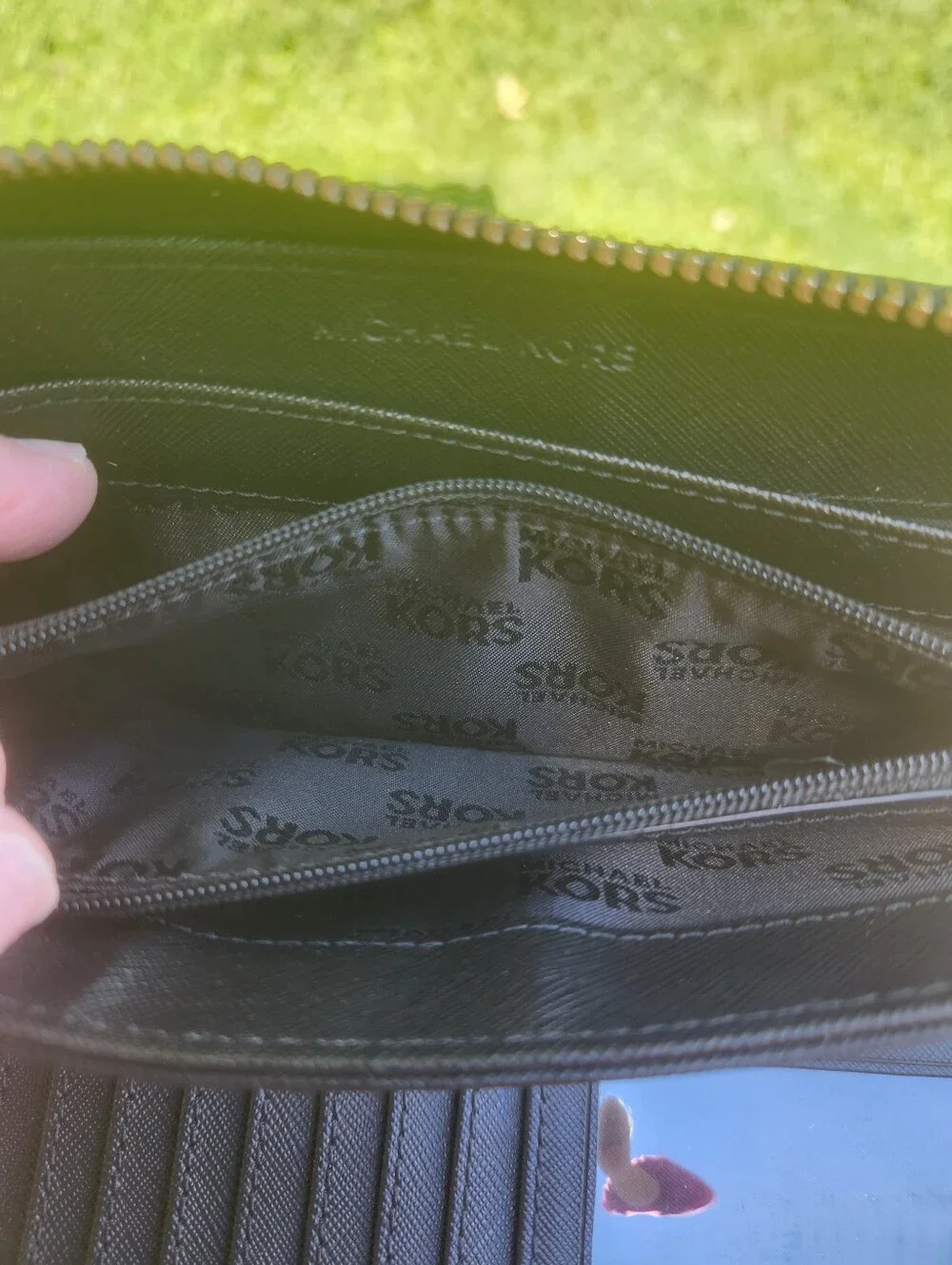 Michael Kors Jet Set Continental Wallet made of black pebbled leather EUC